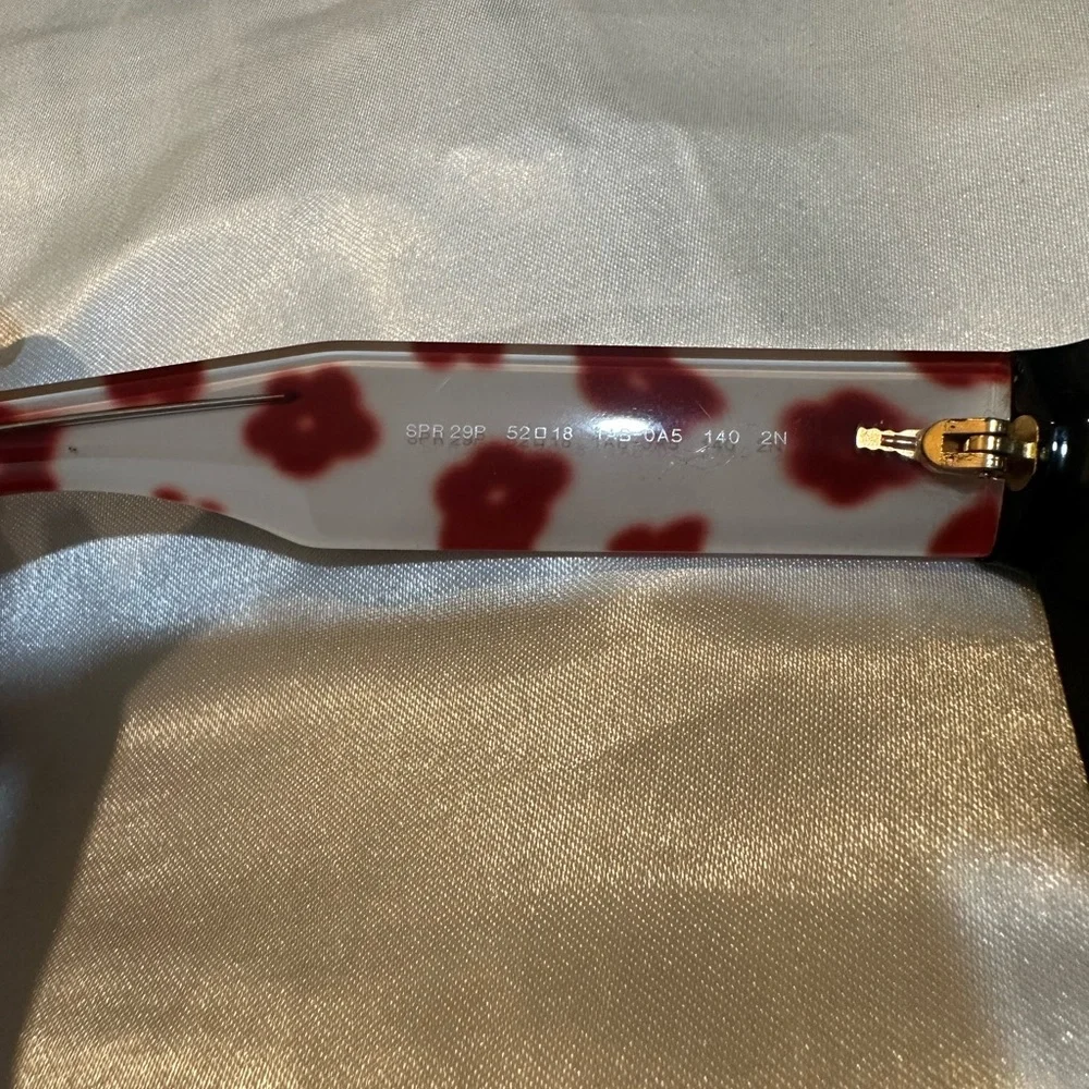 Prada sunglasses - Picture 5 of 6